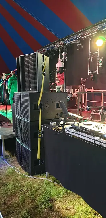 Tower-mounted line array